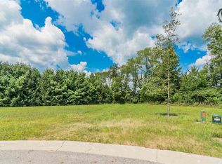 25849 Woodsedge Dr, Elkhart, IN 46514