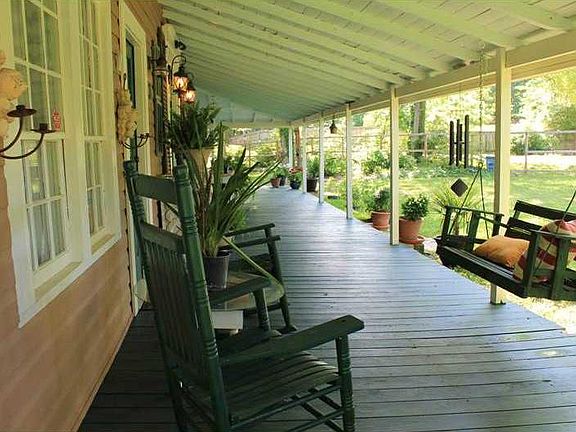 Porch for days!