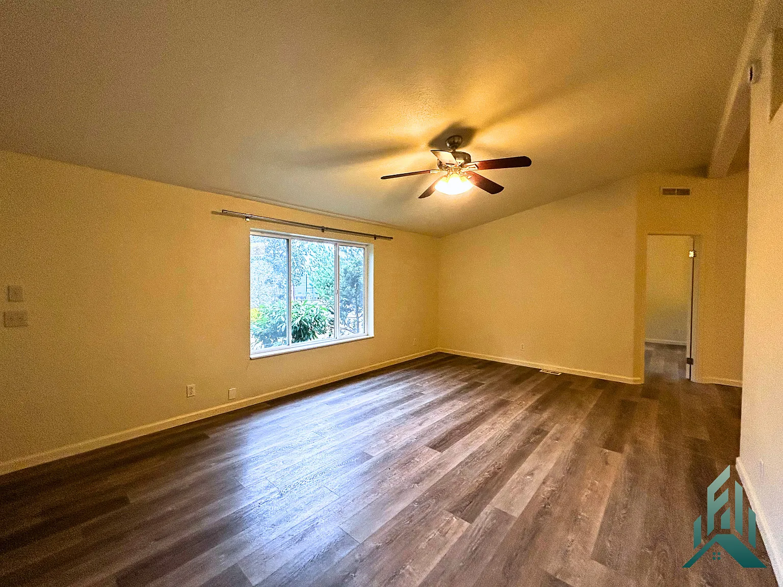 3 bed, 1404 sqft, $2,295 — Photo 3