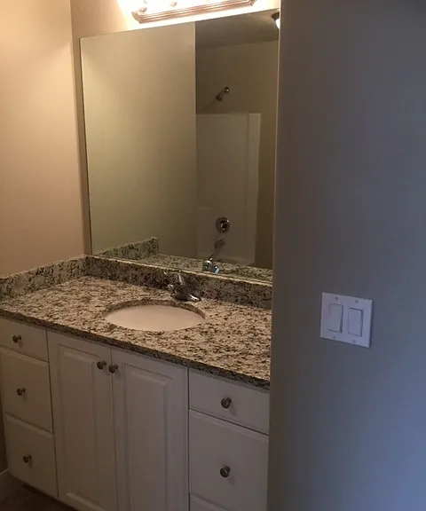 576 N 220 E — Photo 6