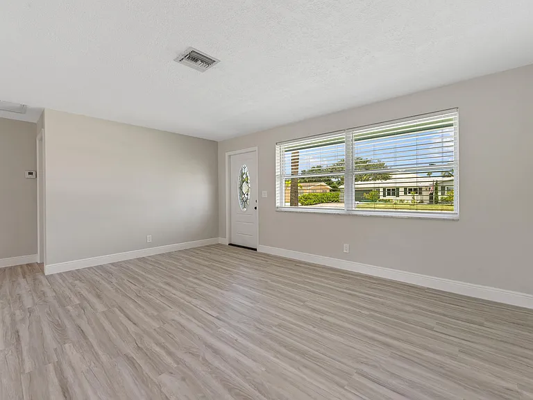 204 Circle E — Photo 26