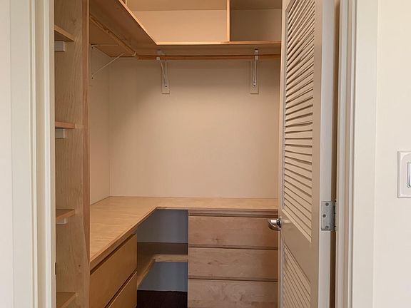 Walking closet