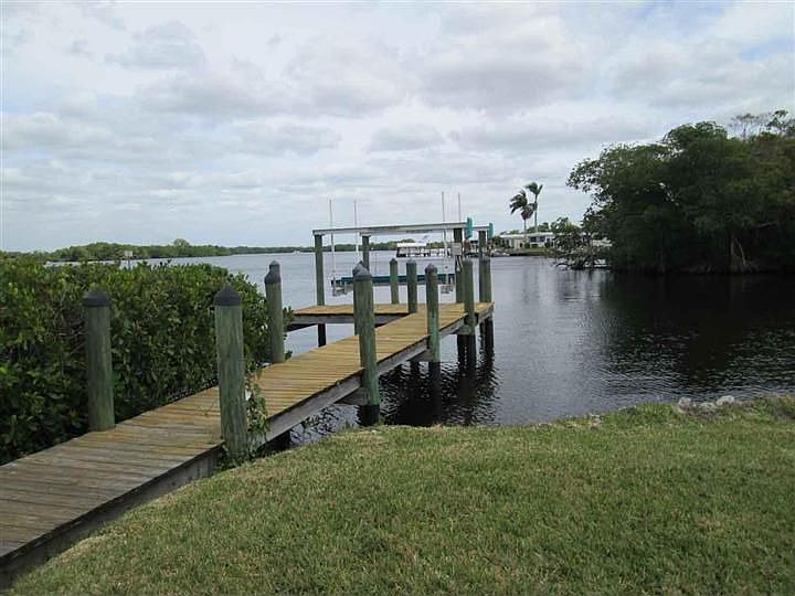 1st image of 323 Shoreland Dr