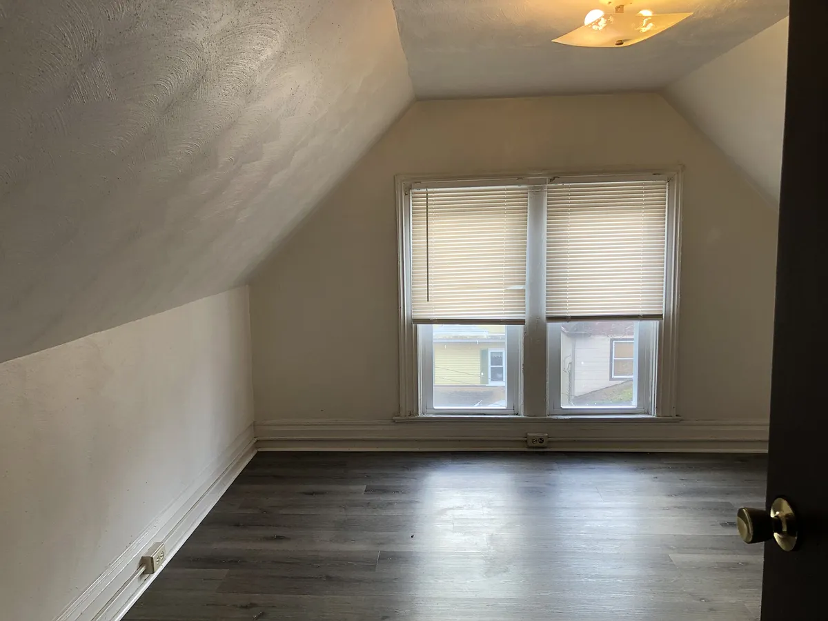 Building Photo - 608 2nd St #3