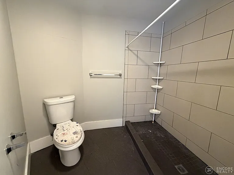 33 Portsmouth St #4R — Photo 17