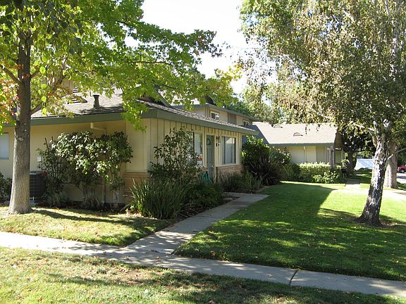 Front unit is park-like setting