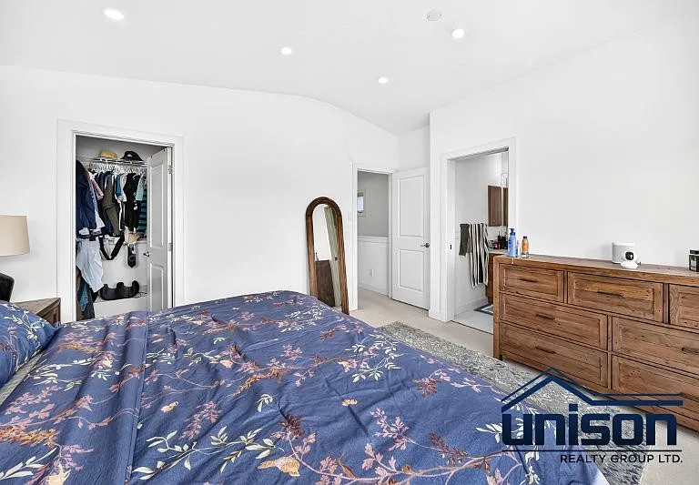 47 N Evanspark Rd NW — Photo 9