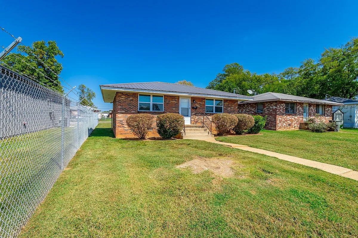 2 bed, 1.0 bath, 825 sqft, $1,500 — Photo 3