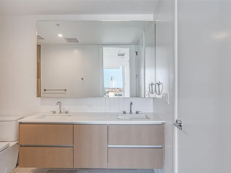 313 W 17th St #1202 — Photo 18