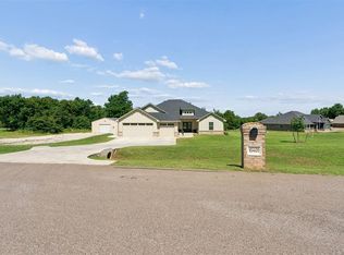10401 Dove Ct, Newalla, OK 74857