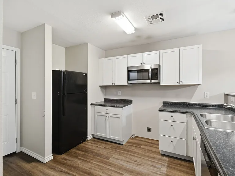 808 N Franklin Ave — Photo 6