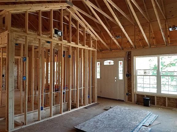 4th image of 6 Bijou Ln