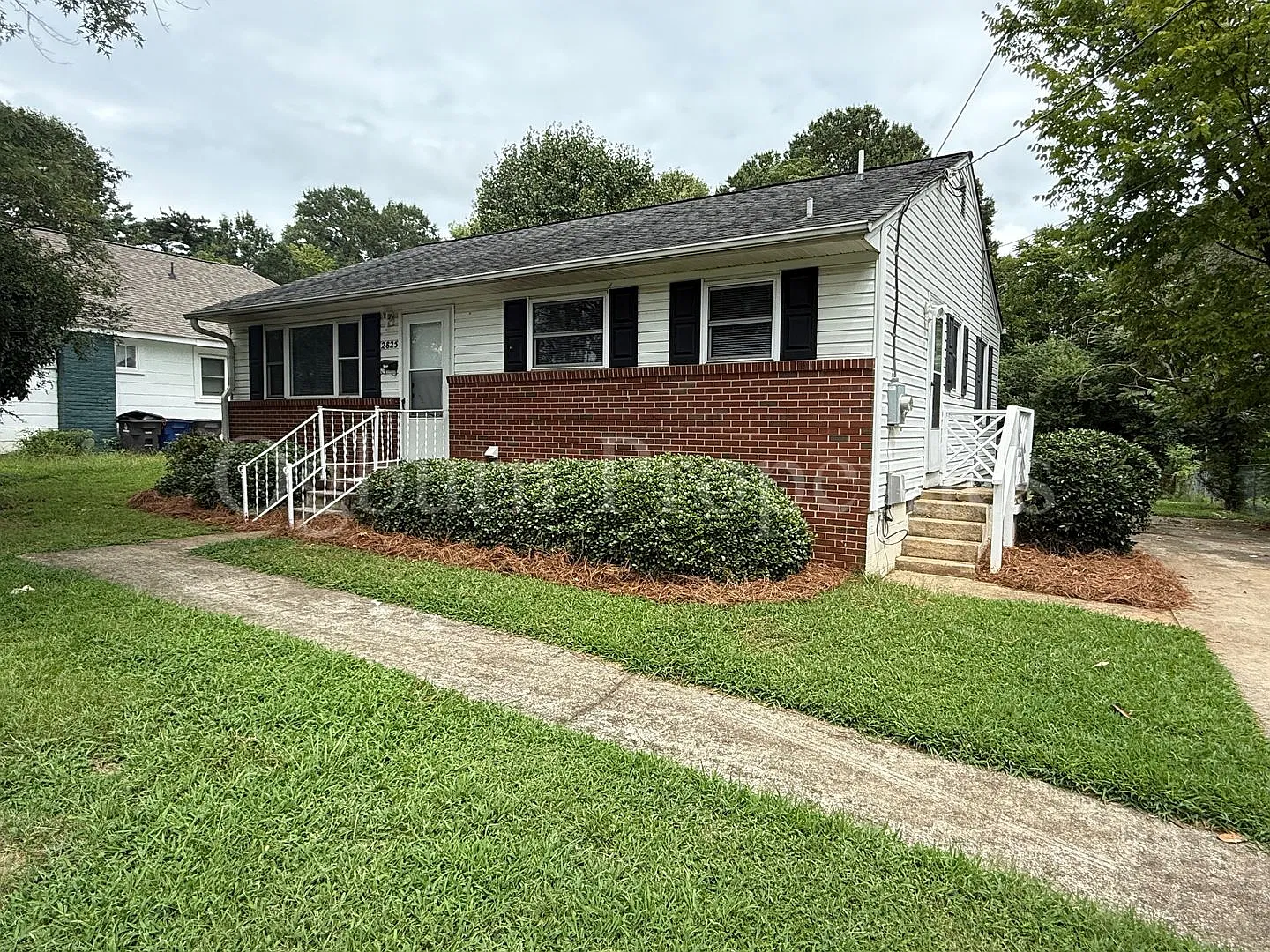 2825 S. Main St-3br/1ba-Home — Photo 1