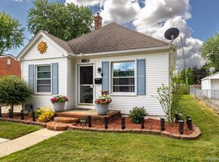 22520 Garfield St, Saint Clair Shores, MI 48082
