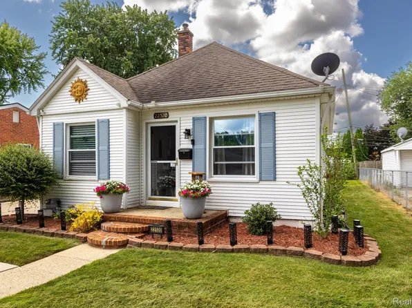 22520 Garfield St, Saint Clair Shores, MI 48082