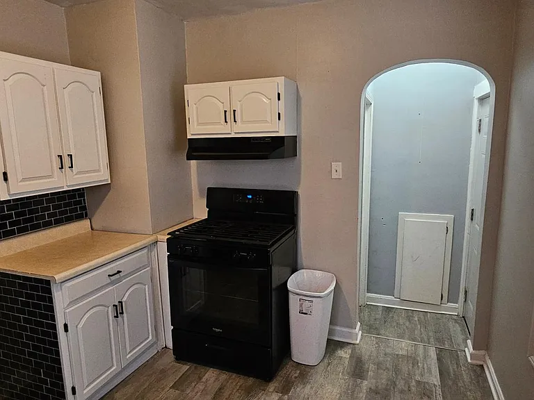 1120 NE Chester Ave — Photo 6