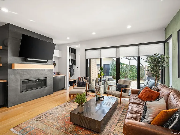 2427 S Race St — Photo 10