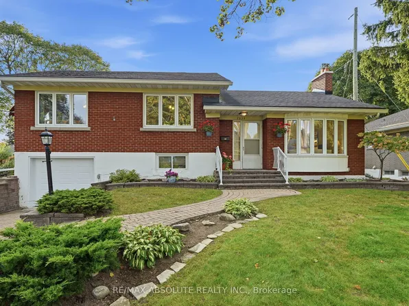 2034 Camrose St, Ottawa, ON K1G 2N2