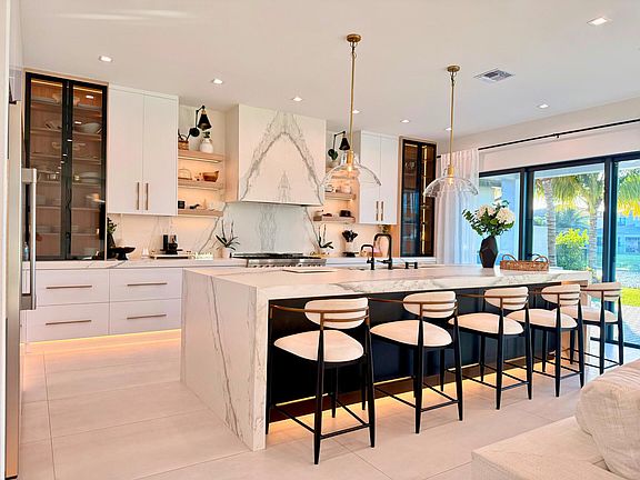 4th image of 17065 Rainbow Falls Trail