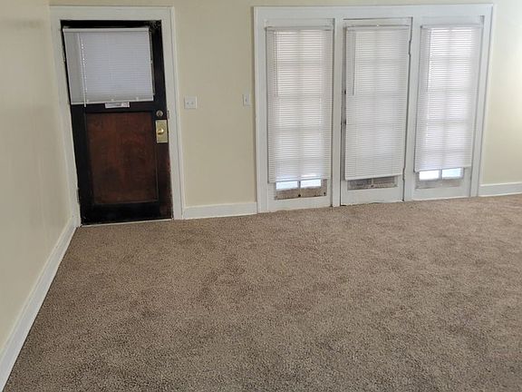 3rd image of 300 Cypress Ave