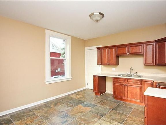 4th image of 814 Garvey Ave