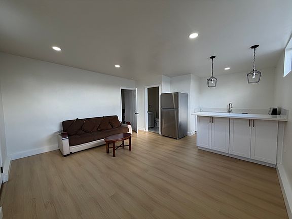 2nd image of 5814 Arlington Ave #1
