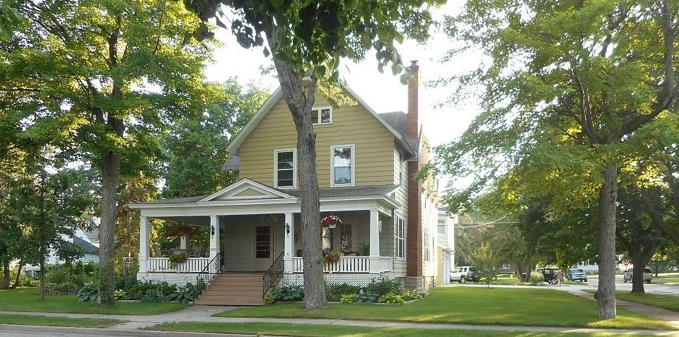 1st image of 1615 1st St