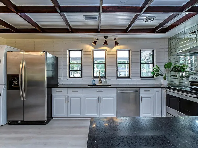4701 N Willis St — Photo 11