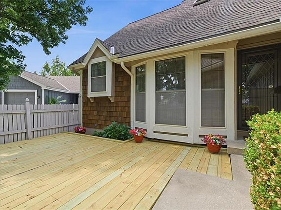 3rd image of 8258 Monrovia St
