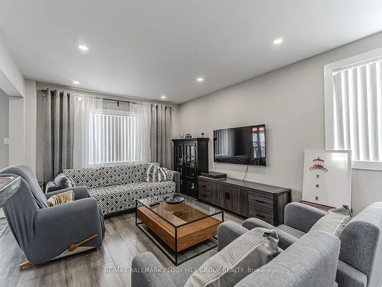 67 Wessenger Dr — Photo 2