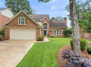 1206 Gifford Dr, Matthews, NC 28105
