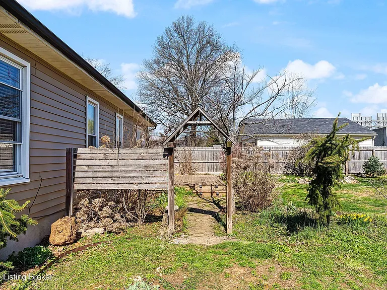 1013 Clerkenwell Rd — Photo 43