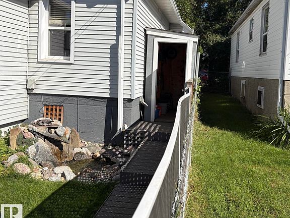 4th image of 11922 69th St NW