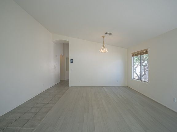 3rd image of 13464 W Ventura St