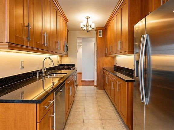 4th image of 35 Seacoast Ter APT 18B