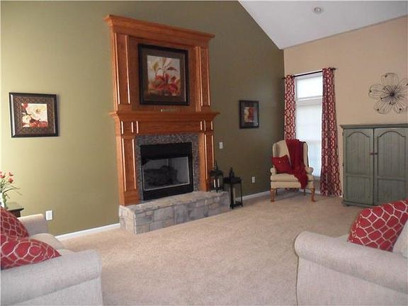 Great Room w/ Gas Fireplace