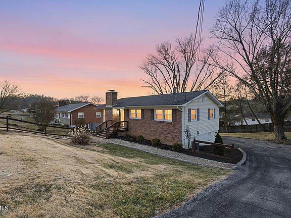 2nd image of 404 Merriwood Dr