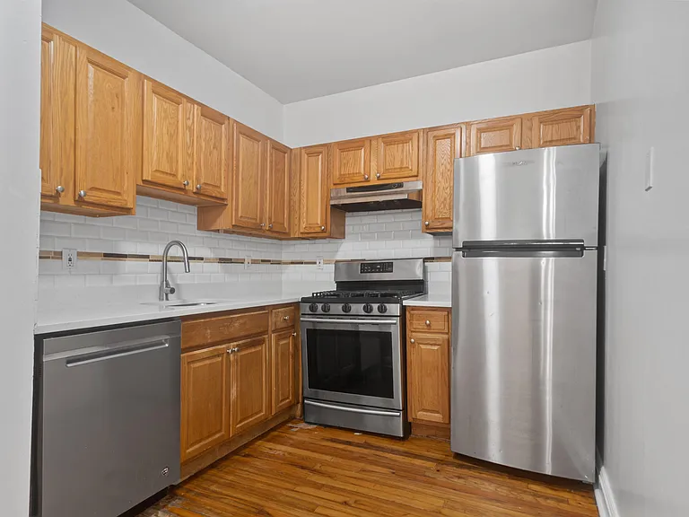 149 Grant Ave #2C — Photo 2