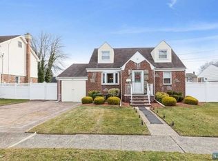 36 Taggart Way, Saddle Brook, NJ 07663