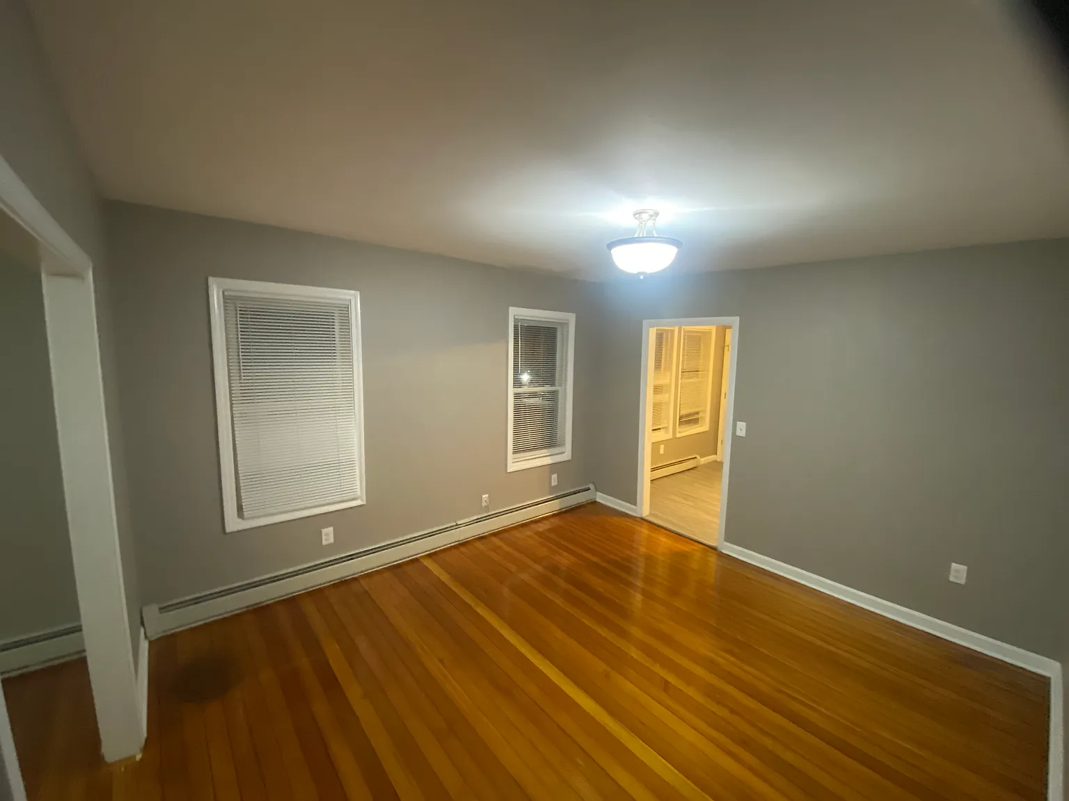 3 bed, 1100 sqft, $2,950 — Photo 2