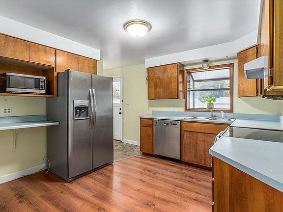 5th image of 3708 W Rockwell Ave