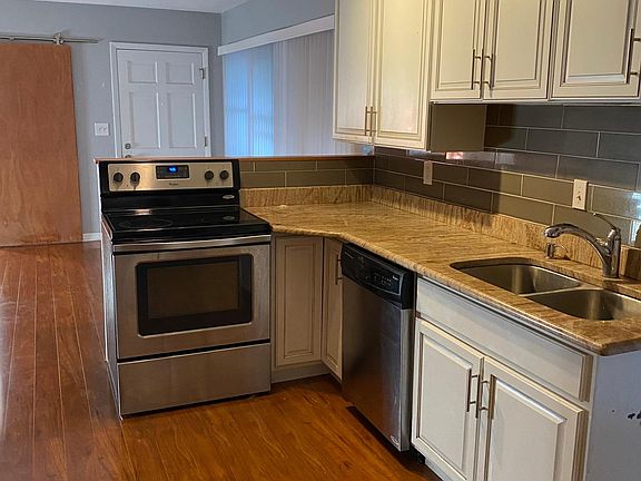 3rd image of 133 14th Ave NE
