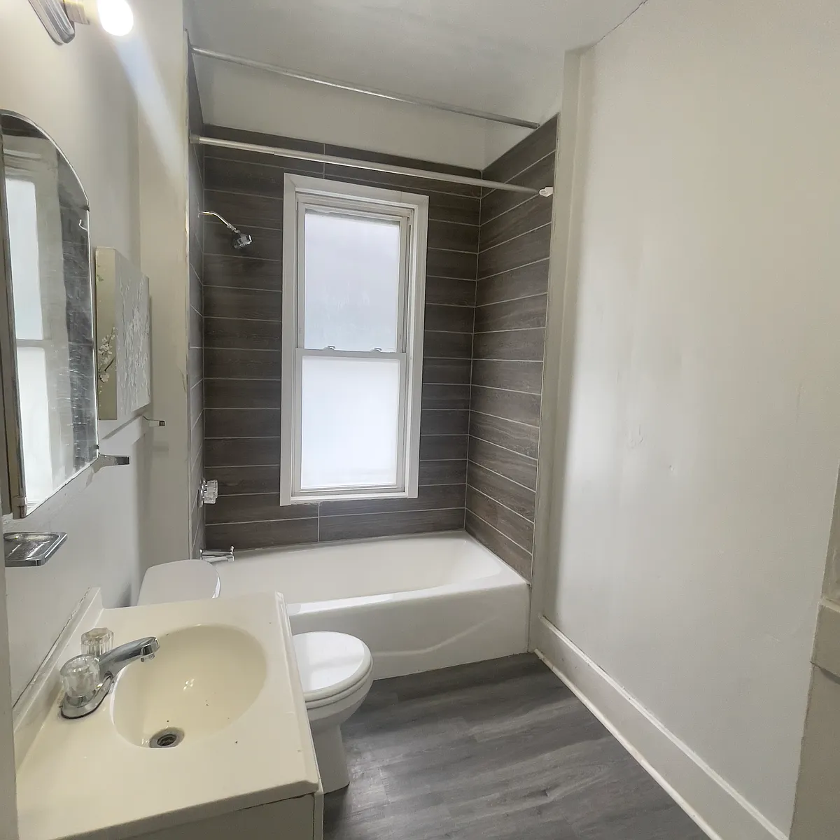 Building Photo - 121 Hertel Ave