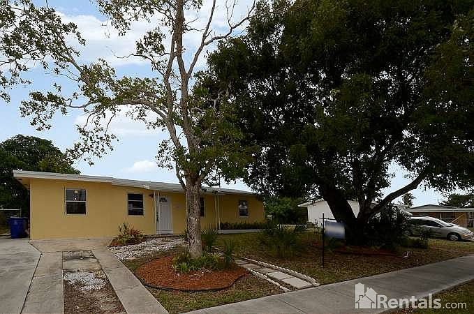 1st image of 4340 NE 6th Ave