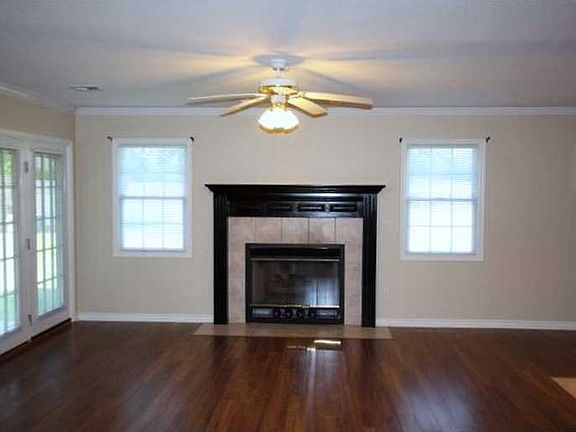 3rd image of 25 S Prairie Dunes Dr