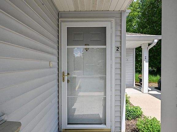 2nd image of 424 W Grand AVENUE #2