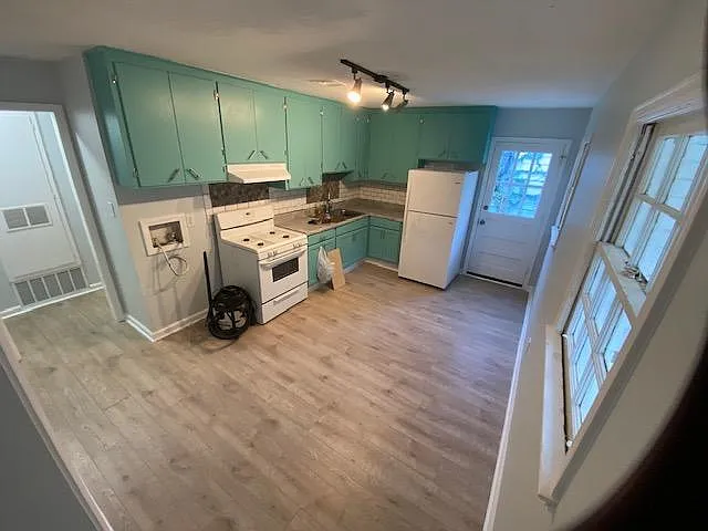 64 S Lewis St — Photo 4
