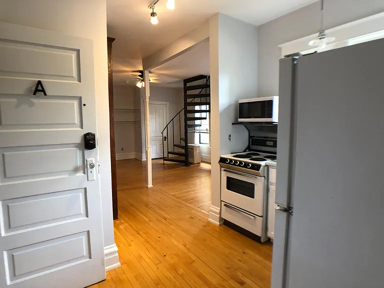 441 Woodward Ave #B — Photo 4