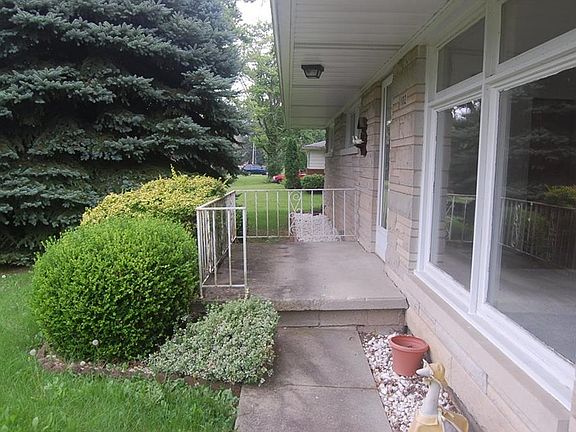 2nd image of 1102 N Hathaway Dr