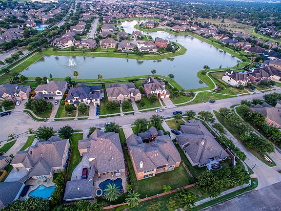3rd image of 8807 Hollow Banks Ln
